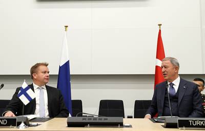 Millî Savunma Bakanı Hulusi Akar, Finlandiya Savunma Bakanı Antti Kaikkonen ve Gürcistan Savunma Bakanı Juansher Burchuladze ile Görüştü